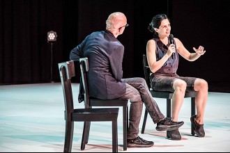 Clara Furey, Dog Rising © Stefan Hauer