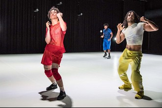 Clara Furey, Dog Rising © Stefan Hauer